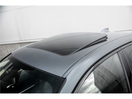 BMW 3 Serie 330e High Ex M-Sport Frozen / Glazen dak / Adaptief onderstel / Electrische stoelen / ActivLease financial lease