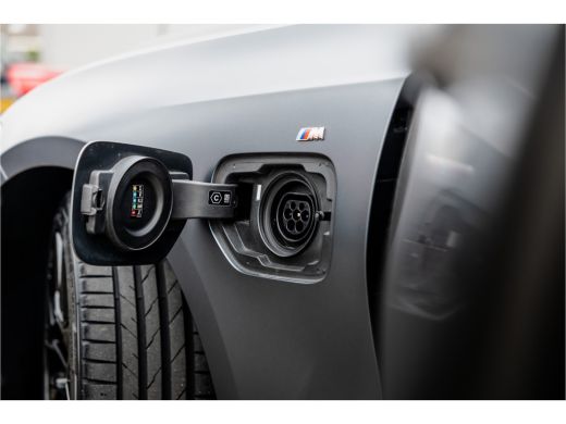 BMW 3 Serie 330e High Ex M-Sport Frozen / Glazen dak / Adaptief onderstel / Electrische stoelen / ActivLease financial lease