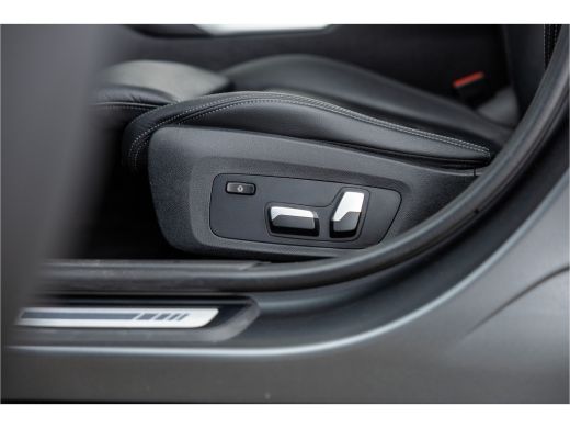 BMW 3 Serie 330e High Ex M-Sport Frozen / Glazen dak / Adaptief onderstel / Electrische stoelen / ActivLease financial lease