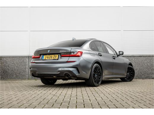 BMW 3 Serie 330e High Ex M-Sport Frozen / Glazen dak / Adaptief onderstel / Electrische stoelen / ActivLease financial lease