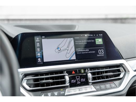 BMW 3 Serie 330e High Ex M-Sport Frozen / Glazen dak / Adaptief onderstel / Electrische stoelen / ActivLease financial lease