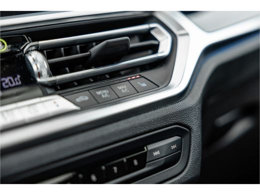 BMW 3 Serie 330e High Ex M-Sport Frozen / Glazen dak / Adaptief onderstel / Electrische stoelen / ActivLease financial lease