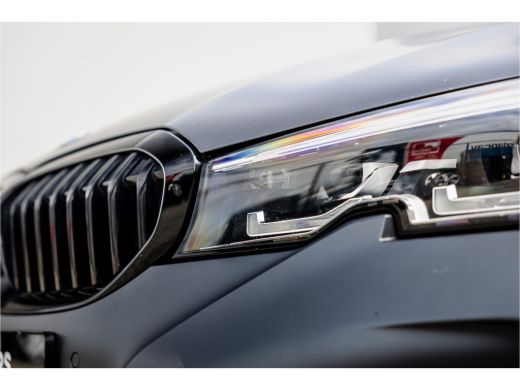 BMW 3 Serie 330e High Ex M-Sport Frozen / Glazen dak / Adaptief onderstel / Electrische stoelen / ActivLease financial lease