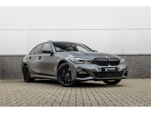 BMW 3 Serie 330e High Ex M-Sport Frozen / Glazen dak / Adaptief onderstel / Electrische stoelen / ActivLease financial lease