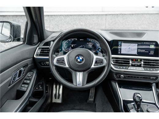 BMW 3 Serie 330e High Ex M-Sport Frozen / Glazen dak / Adaptief onderstel / Electrische stoelen / ActivLease financial lease