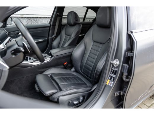 BMW 3 Serie 330e High Ex M-Sport Frozen / Glazen dak / Adaptief onderstel / Electrische stoelen / ActivLease financial lease