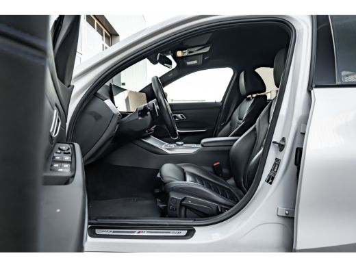 BMW 3 Serie Touring 320i 184PK | Facelift | M-sport | Sfeerverlichting | Ledere Bekleding | Stoelverwarming |... ActivLease financial lease
