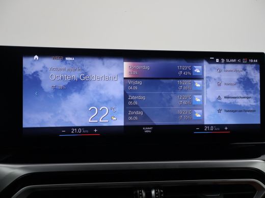 BMW i4 eDrive40 84 kWh M-SPORT + ADAPTIVE CRUISE | SFEERVERLICHTING | LEDER SPORTINTERIEUR ActivLease financial lease