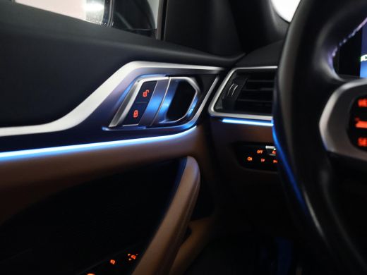 BMW i4 eDrive40 84 kWh M-SPORT + ADAPTIVE CRUISE | SFEERVERLICHTING | LEDER SPORTINTERIEUR ActivLease financial lease