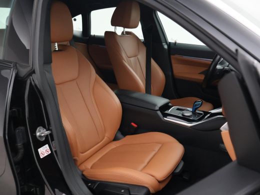 BMW i4 eDrive40 84 kWh M-SPORT + ADAPTIVE CRUISE | SFEERVERLICHTING | LEDER SPORTINTERIEUR ActivLease financial lease