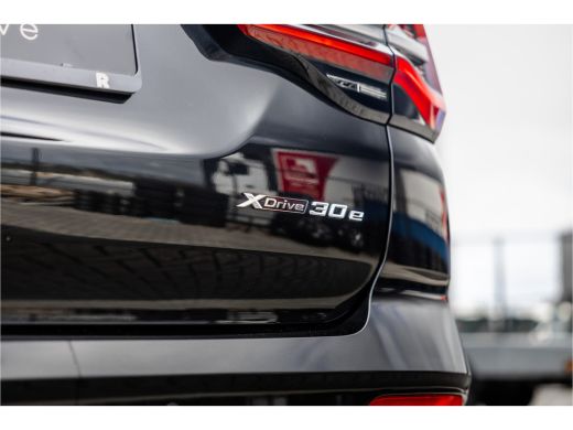 BMW X3 xDrive30e SOH 99% / LED / Camera / All-Season / Carplay / ActivLease financial lease