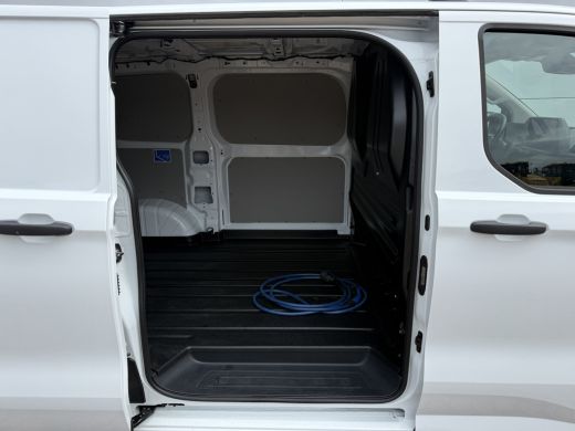 Ford E-Transit Custom 65kWh 136PK Elektrisch L1 344KM WLTP 2300kg Trekvermogen BEV Snelladen LED ACC Camera Carplay Par... ActivLease financial lease