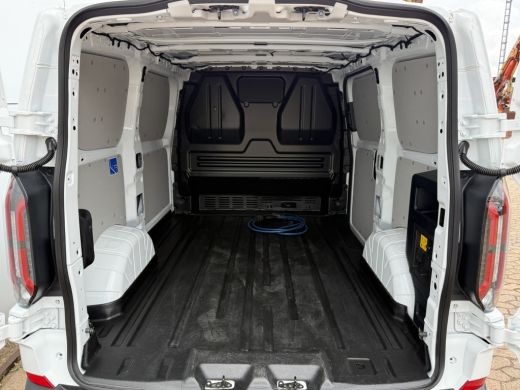 Ford E-Transit Custom 65kWh 136PK Elektrisch L1 344KM WLTP 2300kg Trekvermogen BEV Snelladen LED ACC Camera Carplay Par... ActivLease financial lease