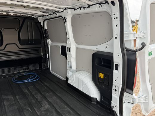 Ford E-Transit Custom 65kWh 136PK Elektrisch L1 344KM WLTP 2300kg Trekvermogen BEV Snelladen LED ACC Camera Carplay Par... ActivLease financial lease