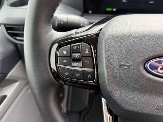Ford E-Transit Custom 65kWh 136PK Elektrisch L1 344KM WLTP 2300kg Trekvermogen BEV Snelladen LED ACC Camera Carplay Par... ActivLease financial lease