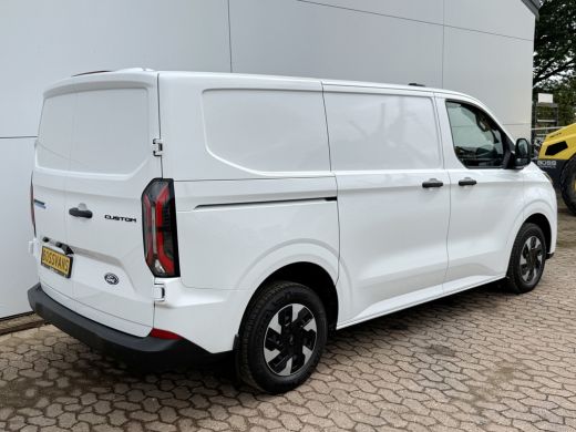Ford E-Transit Custom 65kWh 136PK Elektrisch L1 344KM WLTP 2300kg Trekvermogen BEV Snelladen LED ACC Camera Carplay Par... ActivLease financial lease