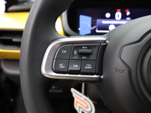 Jeep Avenger 1st Edition 54 kWh SOH 95% | Stoelverwarming | Camera | Parkeersensoren Voor en Achter | Apple Ca... ActivLease financial lease