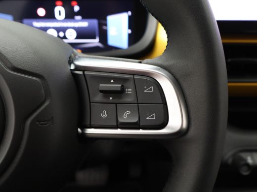 Jeep Avenger 1st Edition 54 kWh SOH 95% | Stoelverwarming | Camera | Parkeersensoren Voor en Achter | Apple Ca... ActivLease financial lease