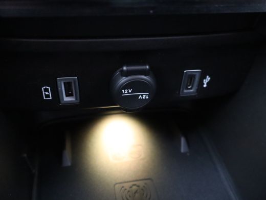 Jeep Avenger 1st Edition 54 kWh SOH 95% | Stoelverwarming | Camera | Parkeersensoren Voor en Achter | Apple Ca... ActivLease financial lease