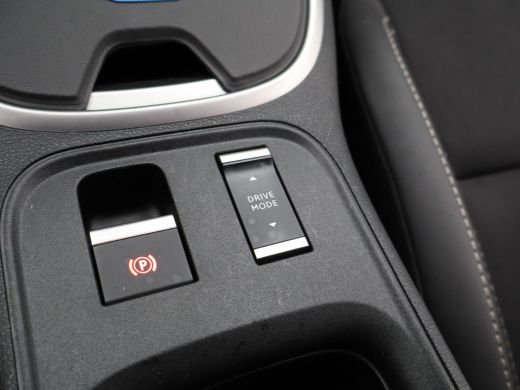 Jeep Avenger 1st Edition 54 kWh SOH 95% | Stoelverwarming | Camera | Parkeersensoren Voor en Achter | Apple Ca... ActivLease financial lease