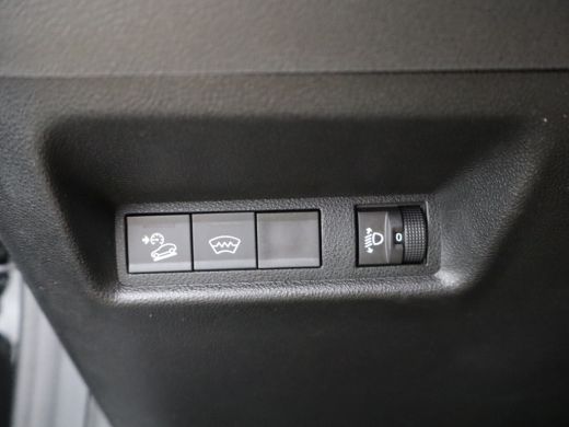 Jeep Avenger 1st Edition 54 kWh SOH 95% | Stoelverwarming | Camera | Parkeersensoren Voor en Achter | Apple Ca... ActivLease financial lease