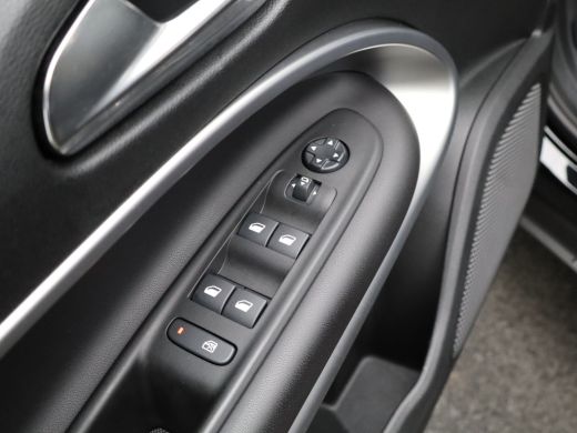 Jeep Avenger 1st Edition 54 kWh SOH 95% | Stoelverwarming | Camera | Parkeersensoren Voor en Achter | Apple Ca... ActivLease financial lease