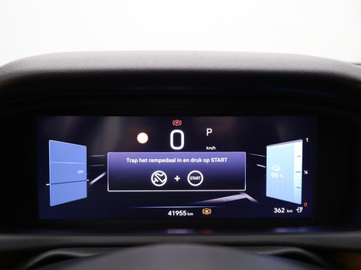 Jeep Avenger 1st Edition 54 kWh SOH 95% | Stoelverwarming | Camera | Parkeersensoren Voor en Achter | Apple Ca... ActivLease financial lease