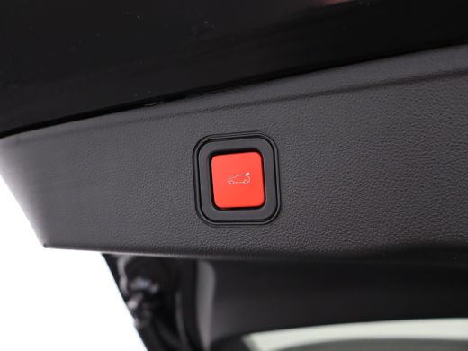 Jeep Avenger 1st Edition 54 kWh SOH 95% | Stoelverwarming | Camera | Parkeersensoren Voor en Achter | Apple Ca... ActivLease financial lease