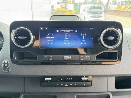 Mercedes-Benz eSprinter 314 Pro 81kWh L2H2 313km WLTP 2000kg Trekvermogen 115kw Snelladen Adaptieve Cruise Widescreen Camera ActivLease financial lease