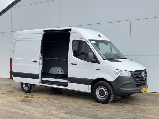 Mercedes-Benz eSprinter 314 Pro 81kWh L2H2 313km WLTP 2000kg Trekvermogen 115kw Snelladen Adaptieve Cruise Widescreen Camera ActivLease financial lease