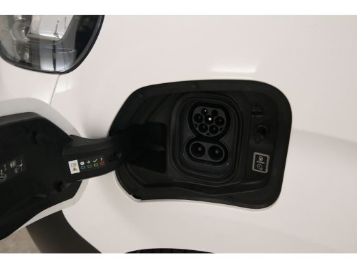 Opel Vivaro-e L2H1 75 kWh Long Range | Snelladen | SOH 96% | 3 Zits | Airco | Cruise | Carplay | Parkeersens. ActivLease financial lease