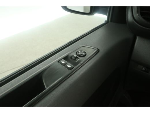 Opel Vivaro-e L2H1 75 kWh Long Range | Snelladen | SOH 96% | 3 Zits | Airco | Cruise | Carplay | Parkeersens. ActivLease financial lease