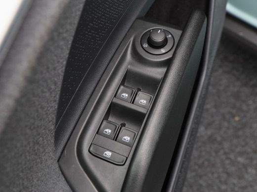 Skoda Enyaq iV 60 180 Pk | Stoel/Stuurverwarming | Adaptive Cruise | Camera | Warmtepomp | Half Leer | CarPlay |... ActivLease financial lease