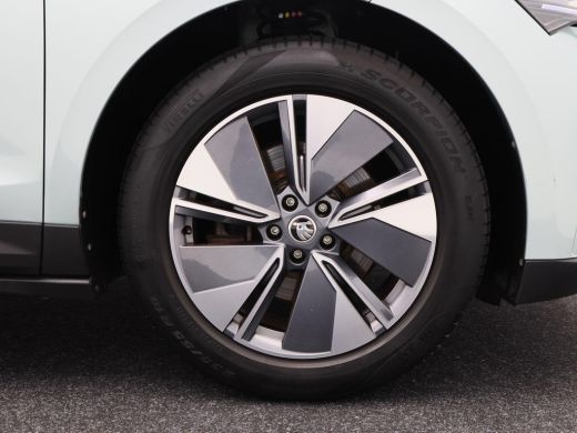 Skoda Enyaq iV 60 180 Pk | Stoel/Stuurverwarming | Adaptive Cruise | Camera | Warmtepomp | Half Leer | CarPlay |... ActivLease financial lease