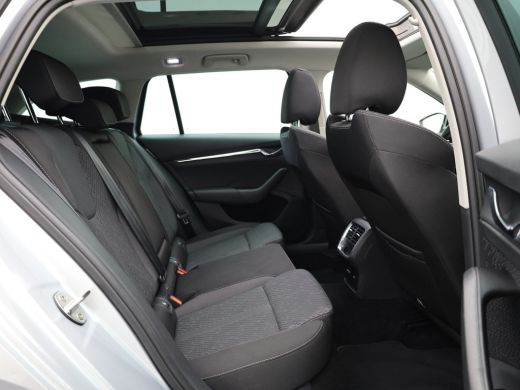 Skoda Octavia Combi 1.0 TSI Business Edition Plus | Panodak | Trekhaak elk. wegkl. | Camera | Elk. A-klep | Pri... ActivLease financial lease
