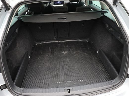 Skoda Octavia Combi 1.0 TSI Business Edition Plus | Panodak | Trekhaak elk. wegkl. | Camera | Elk. A-klep | Pri... ActivLease financial lease