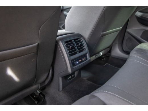 Volkswagen Golf 1.5 eTSI Style | Apple Carplay/Android Auto | Elektrische bedienbare/ Massage/Geheugen Stoelen | ... ActivLease financial lease