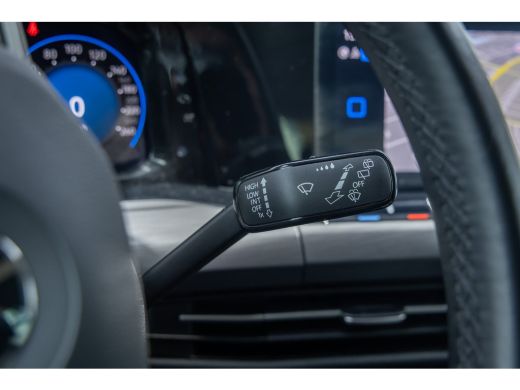 Volkswagen Golf 1.5 eTSI Style | Apple Carplay/Android Auto | Elektrische bedienbare/ Massage/Geheugen Stoelen | ... ActivLease financial lease