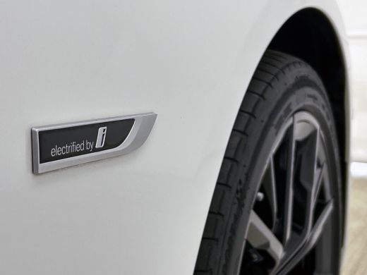 BMW 5 Serie Touring 530e M-Sport / Anniversary / X-Drive / / Harman Kardon / Panoramadak / Massagefunctie / T... ActivLease financial lease