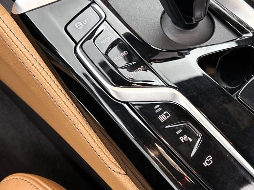 BMW 5 Serie Touring 530e M-Sport / Anniversary / X-Drive / / Harman Kardon / Panoramadak / Massagefunctie / T... ActivLease financial lease