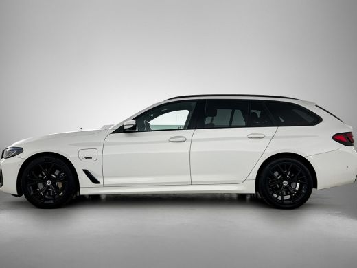 BMW 5 Serie Touring 530e M-Sport / Anniversary / X-Drive / / Harman Kardon / Panoramadak / Massagefunctie / T... ActivLease financial lease