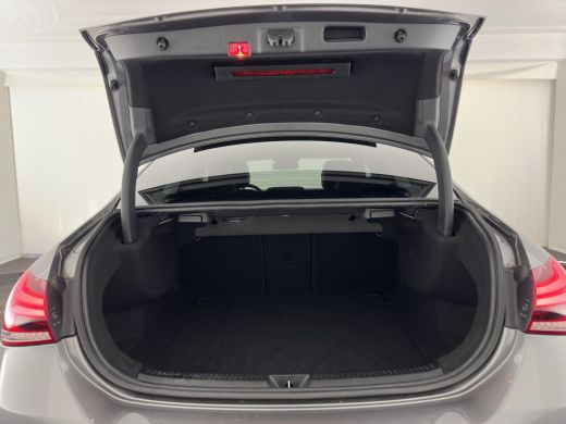 Mercedes-Benz A-Klasse 200 AMG-Styling Business Solution (INCL-BTW) Aut. *PANO | LEATHER-MICROFIBRE | FULL-LED | HEATED-... ActivLease financial lease