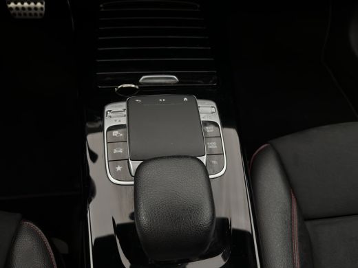 Mercedes-Benz A-Klasse 200 AMG-Styling Business Solution (INCL-BTW) Aut. *PANO | LEATHER-MICROFIBRE | FULL-LED | HEATED-... ActivLease financial lease