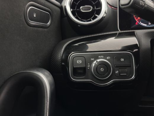 Mercedes-Benz A-Klasse 200 AMG-Styling Business Solution (INCL-BTW) Aut. *PANO | LEATHER-MICROFIBRE | FULL-LED | HEATED-... ActivLease financial lease