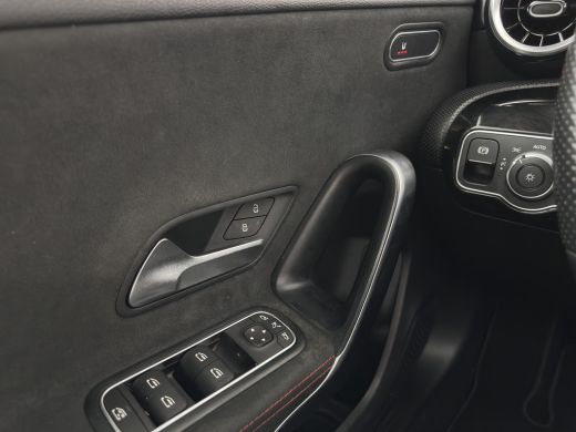 Mercedes-Benz A-Klasse 200 AMG-Styling Business Solution (INCL-BTW) Aut. *PANO | LEATHER-MICROFIBRE | FULL-LED | HEATED-... ActivLease financial lease