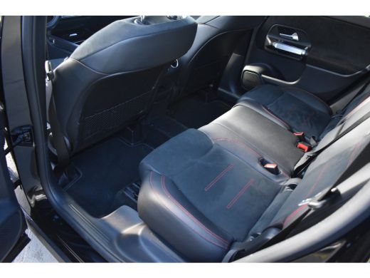 Mercedes-Benz GLB 180 AMG Line 7p | AMG Styling | Adaptief demping systeem | Dode-hoek detectie | Elektrisch schuif... ActivLease financial lease