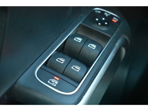 Mercedes-Benz GLB 180 AMG Line 7p | AMG Styling | Adaptief demping systeem | Dode-hoek detectie | Elektrisch schuif... ActivLease financial lease