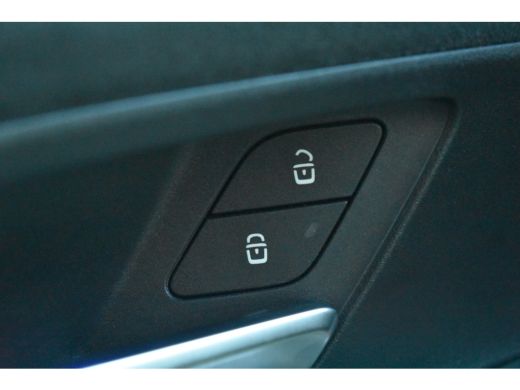 Mercedes-Benz GLB 180 AMG Line 7p | AMG Styling | Adaptief demping systeem | Dode-hoek detectie | Elektrisch schuif... ActivLease financial lease