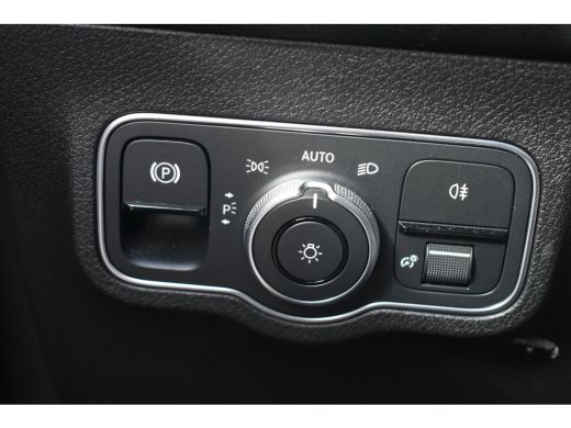 Mercedes-Benz GLB 180 AMG Line 7p | AMG Styling | Adaptief demping systeem | Dode-hoek detectie | Elektrisch schuif... ActivLease financial lease