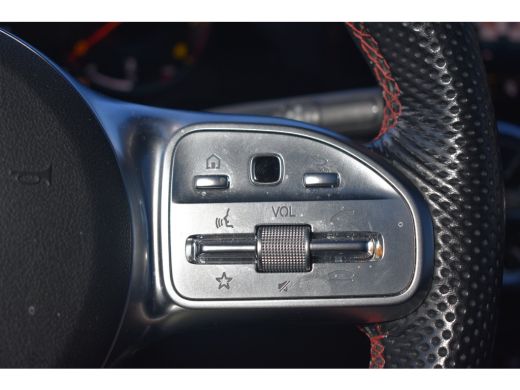 Mercedes-Benz GLB 180 AMG Line 7p | AMG Styling | Adaptief demping systeem | Dode-hoek detectie | Elektrisch schuif... ActivLease financial lease